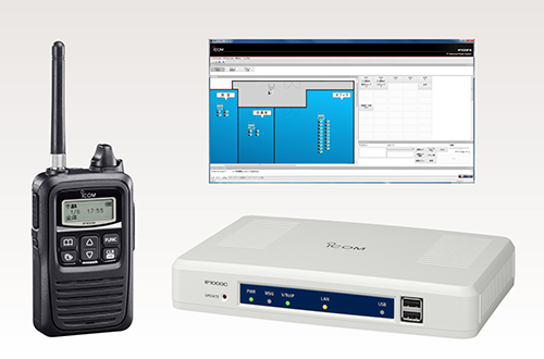 A képen az Icom az IP100H kézi adó-vevő, IP1000C vezérlő és IP100FS diszpécser szoftver