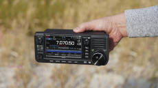 Icom IC-705 amatőr asztali adóvevő rádió