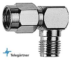 Telegartner SMA dugó - SMA aljzat 90° toldó adapter J01154A0021